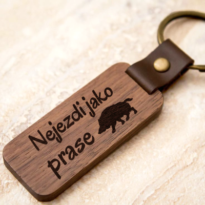 Ahome Dřevěná klíčenka - Nejezdi jako prase