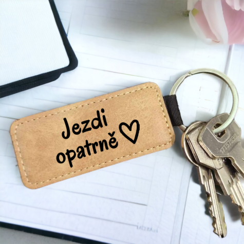 Ahome Kožená klíčenka - Jezdi opatrně ~ 1