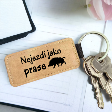 Ahome Kožená klíčenka - Nejezdi jako prase ~ 1