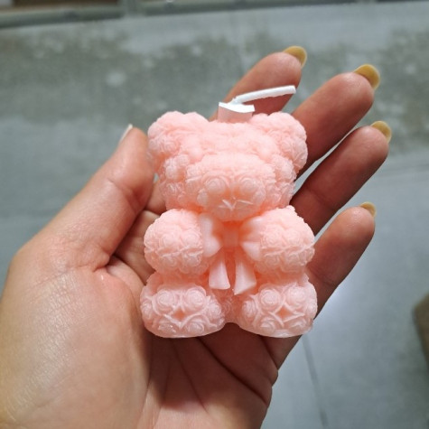 Dárková svíčka Medvídek z růží -  růžový ~ 3