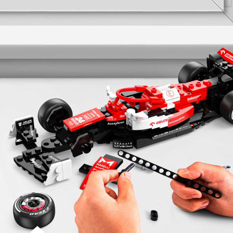 Rastar Stavebnice model vozu Alfa Romeo F1 Team Orlen C42 1:24 ~ 6