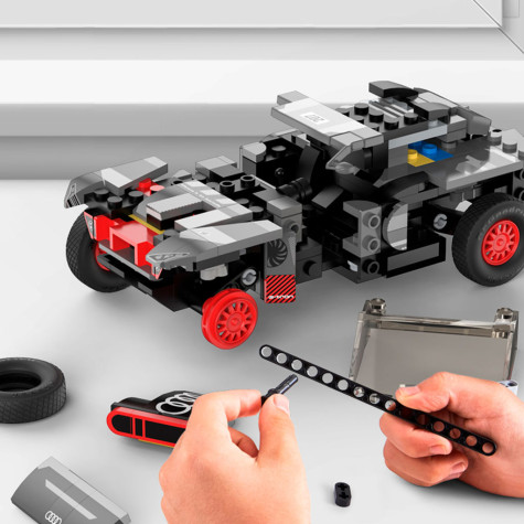 Rastar Stavebnice model vozu Audi RS Q e-tron 1:30 ~ 6
