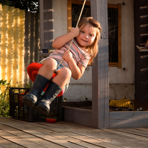 Zahradní houpačka kulatá plastová červená Kruzzel 23554 ~ 2