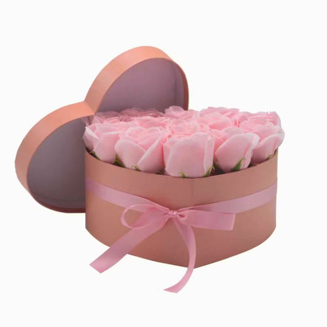 Mýdlové květy růže v dárkovém boxu srdce 13 ks růžové ~ 2