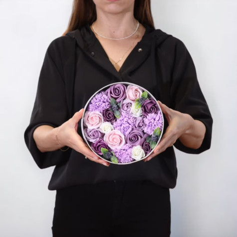 Dárkový box mýdlových květů kulatý levandulové růže ~ 3