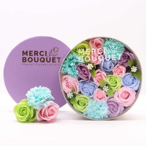 Dárkový box mýdlových květů kulatý mix modrý ~ 1