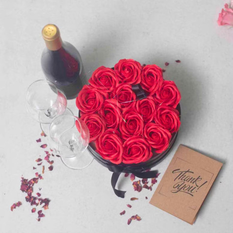 Mýdlové květy růže v dárkovém boxu kruh 14 ks červené ~ 3