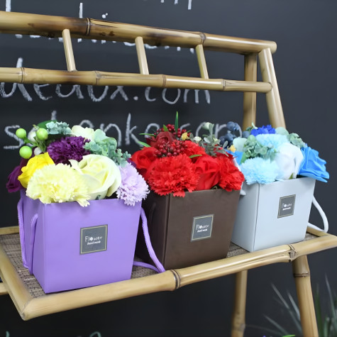 Mýdlové květy v dárkové tašce růže a karafiáty růžové ~ 5