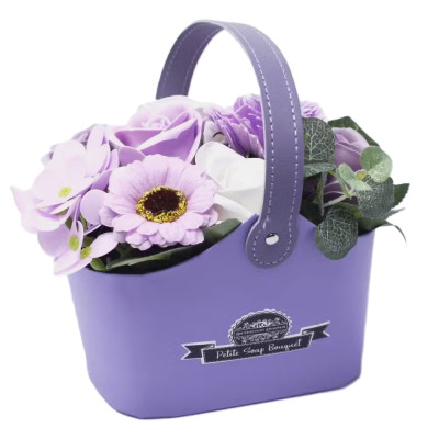 Mýdlová kytice v košíku malá fialová