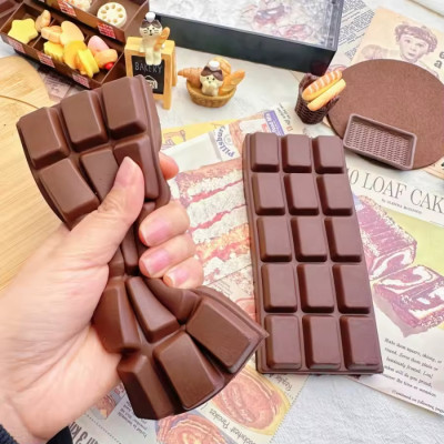 Chocolate squishy antistresová mačkací čokoláda 16 cm