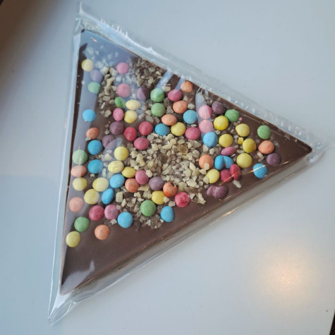 Čokoláda Pop Triangle s praskacím cukrem a minilentilkami 70g ~ 2