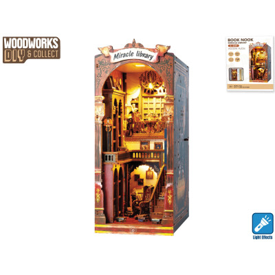 Woodworks DIY Dřevěná knihovna 371ks na baterie se světlem