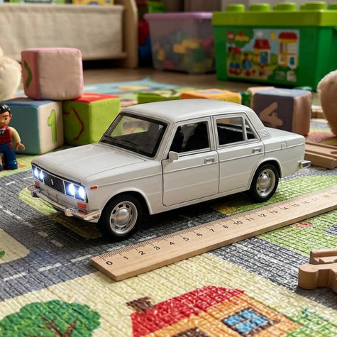 Rappa Osobní auto bílé se světlem a zvukem 1:24 18 cm ~ 3