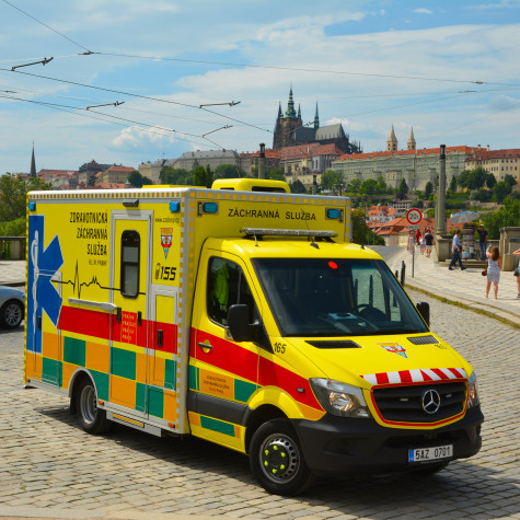 Rappa Sanitka ZZS Praha kovová na zpětný chod 10 cm ~ 9
