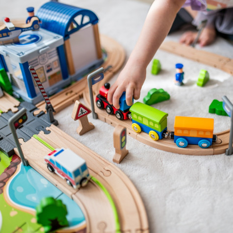2Kids Toys Vláčkodráha Město a Vesnice 200 dílů ~ 2