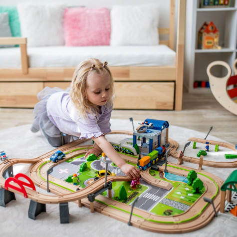 2Kids Toys Vláčkodráha Město a Vesnice 200 dílů ~ 9