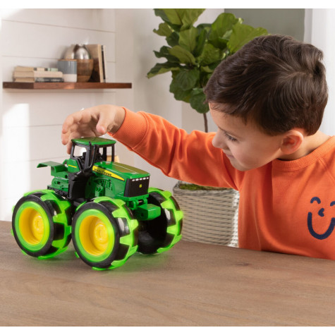 John Deere Kids Monster Treads traktor svítící kola 23 cm ~ 5